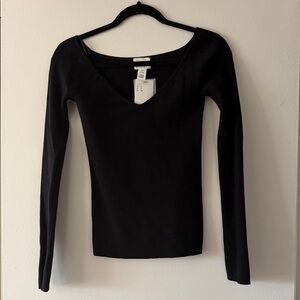 H&M Black Long Sleeve V-Neck Top